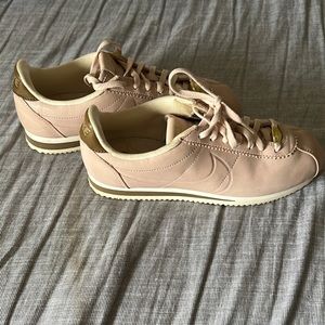 Nike Women's Cortez '72 Shoes